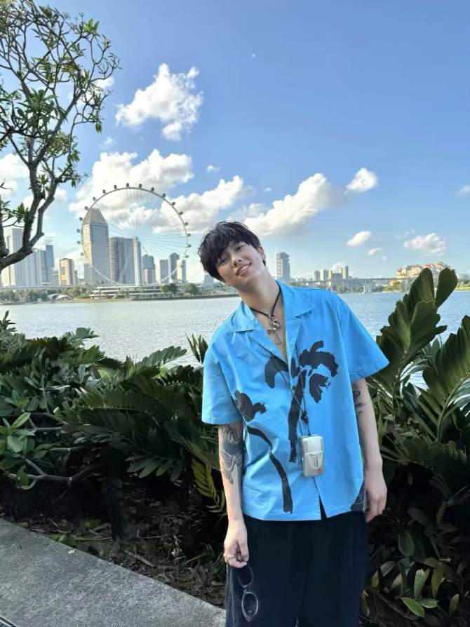 saferido 2024 Spring Summer New Fashionable Coconut Tree Print Graffiti Holiday Style Hawaiian Shirt Blue Short-Sleeved Shirt Top For Men